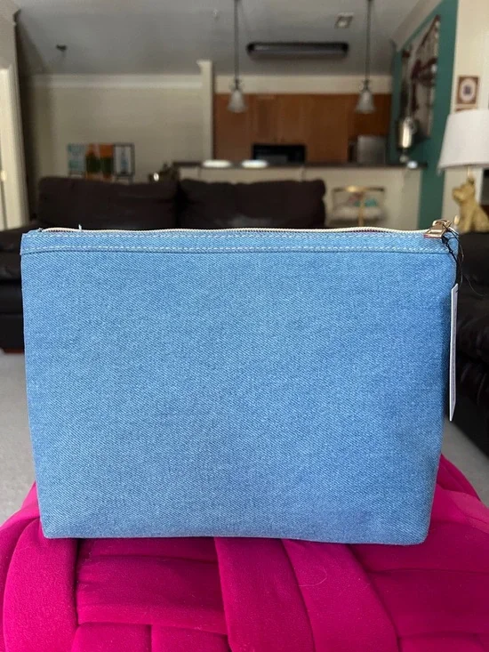 True Religion Cosmetic Case-NWT - Picture 3 of 10